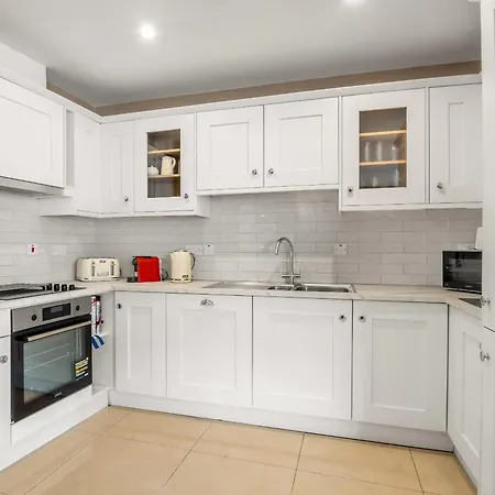 Robins Nest קליפדן